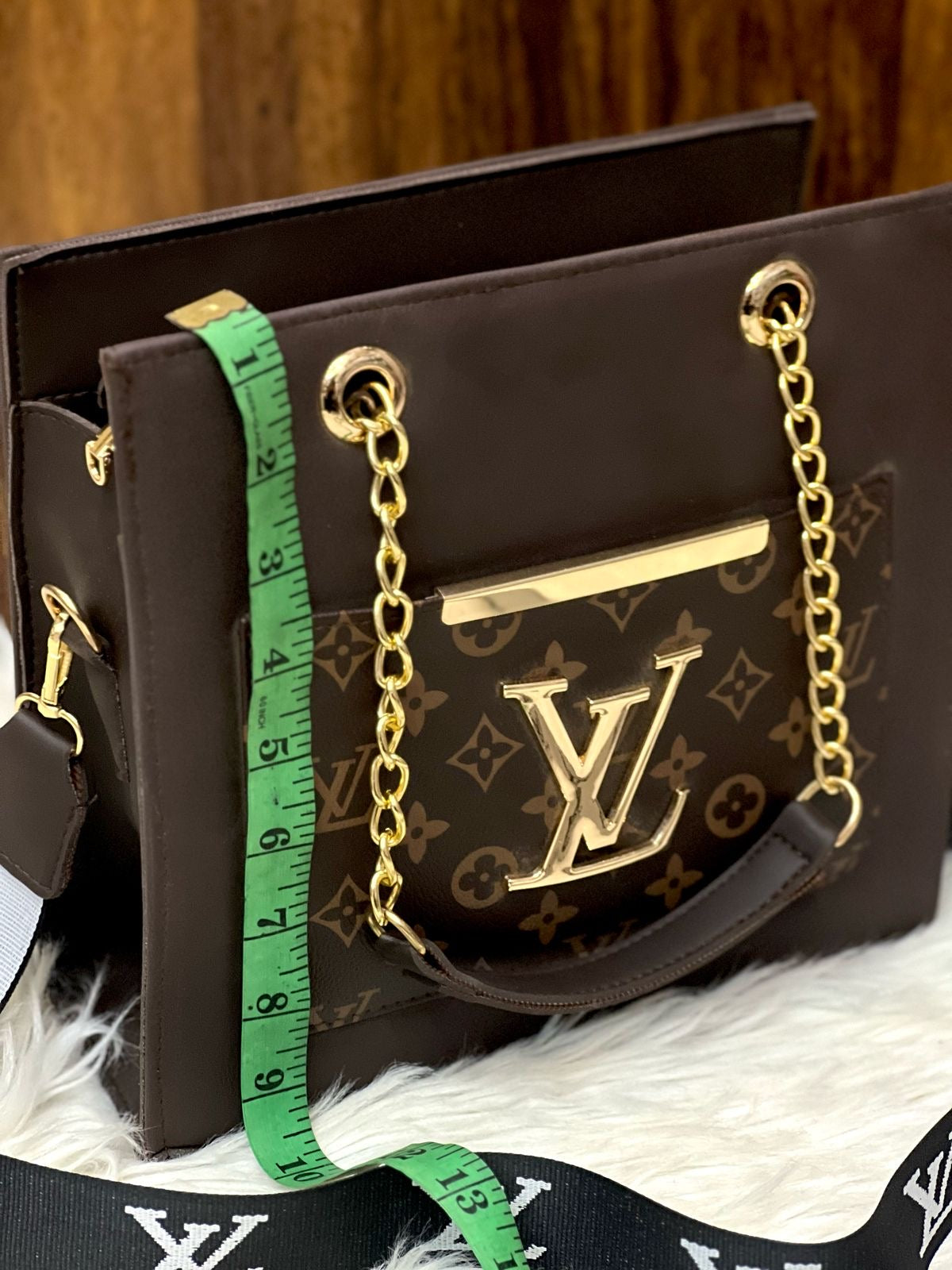 LV TOTES