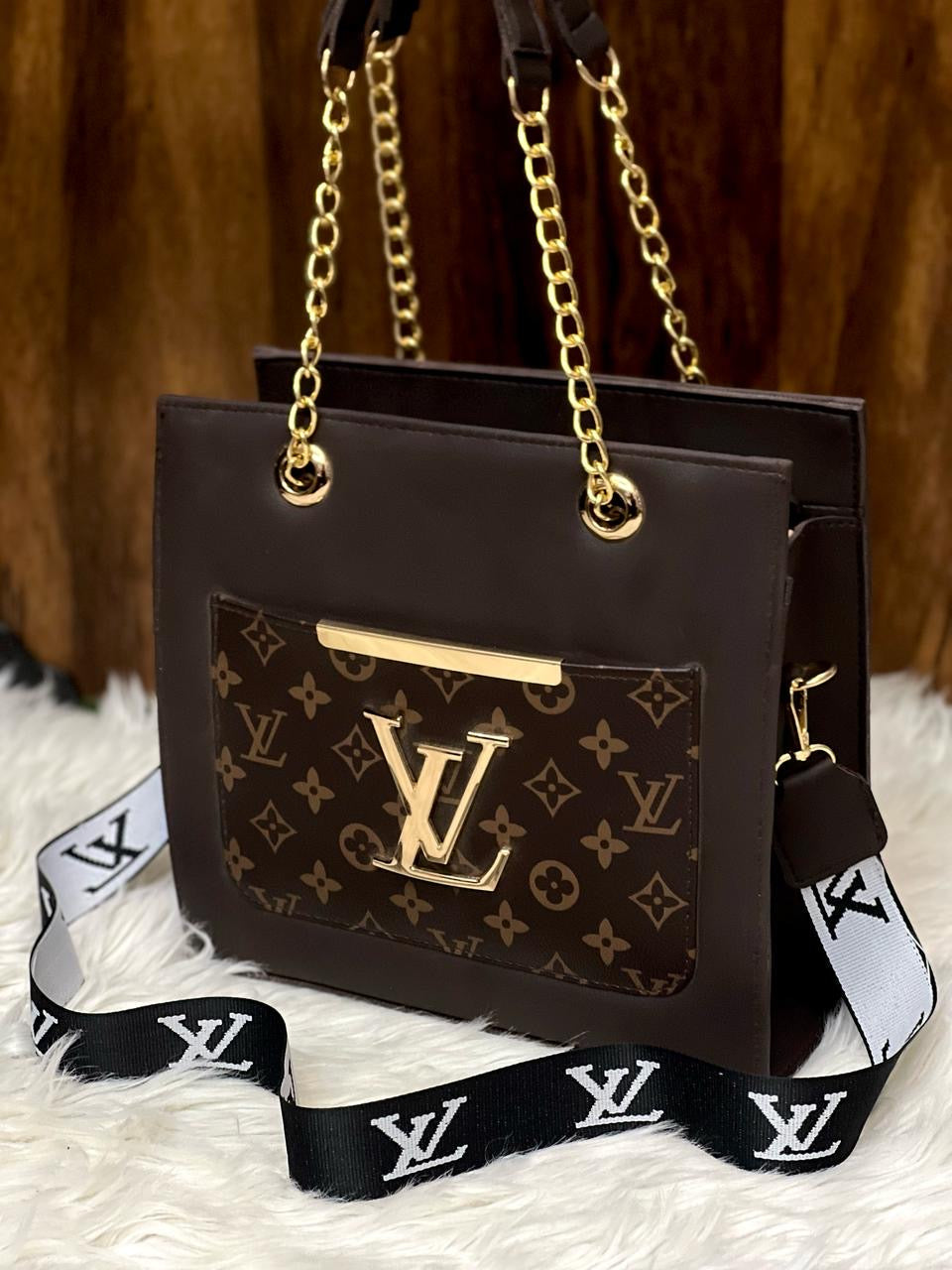 LV TOTES