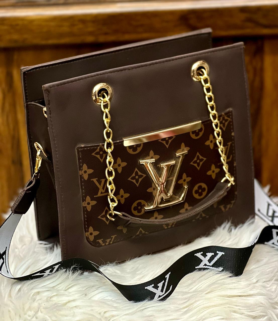 LV TOTES