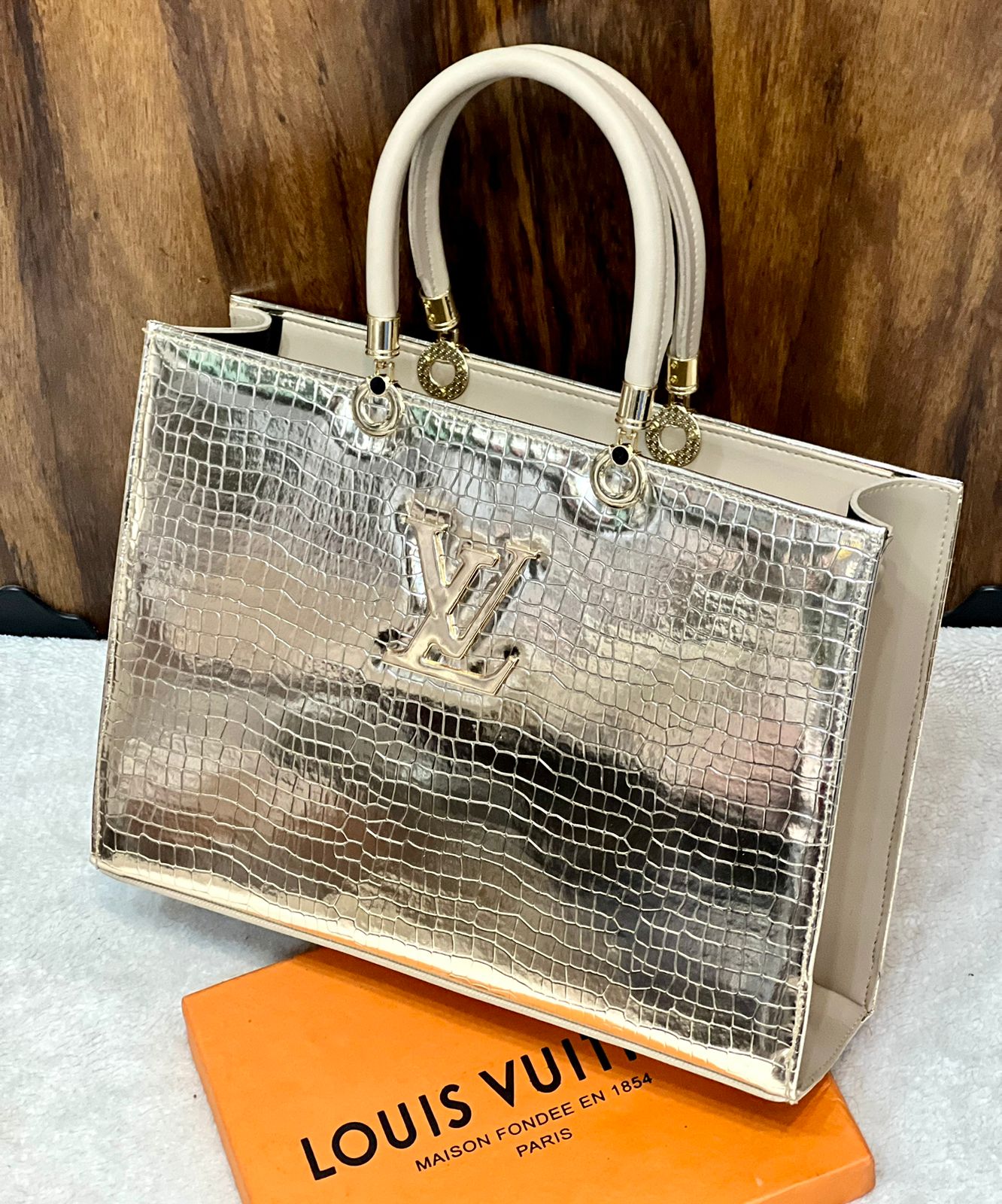 Premium Crocodile Hand Bag (2)