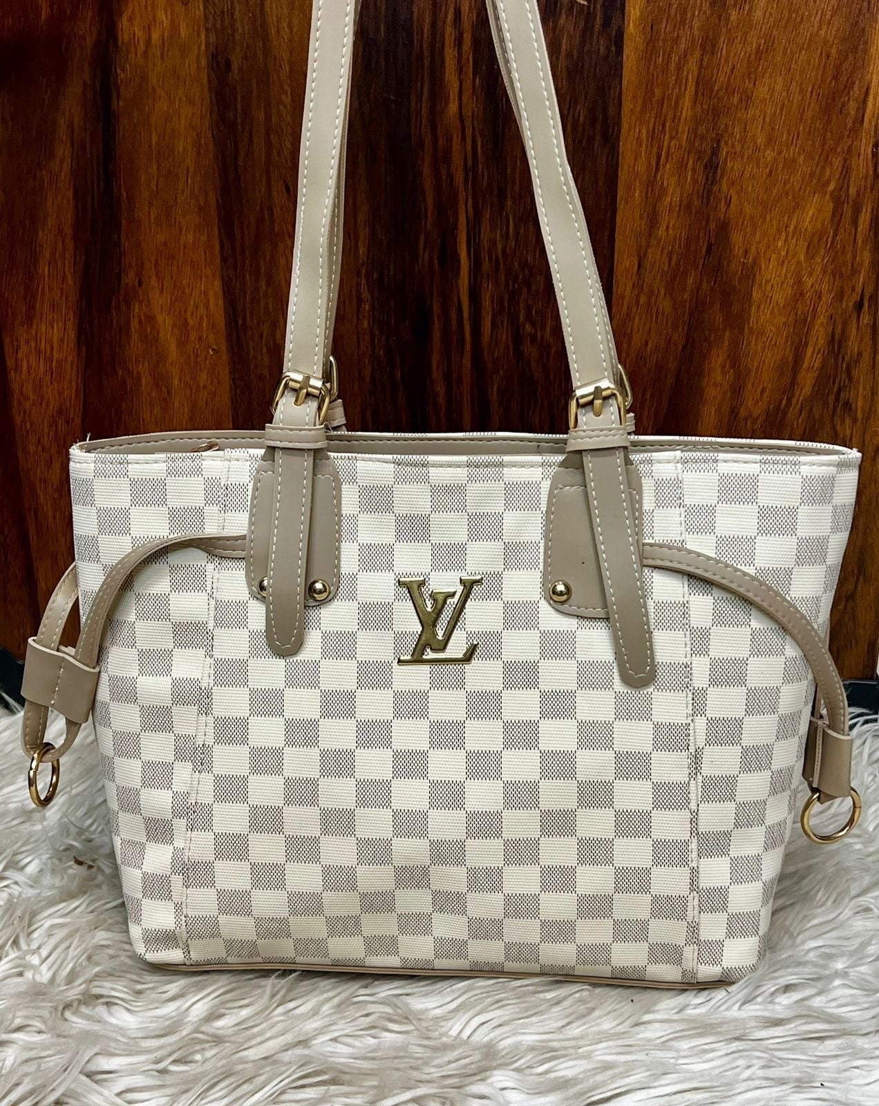 LV TOTES
