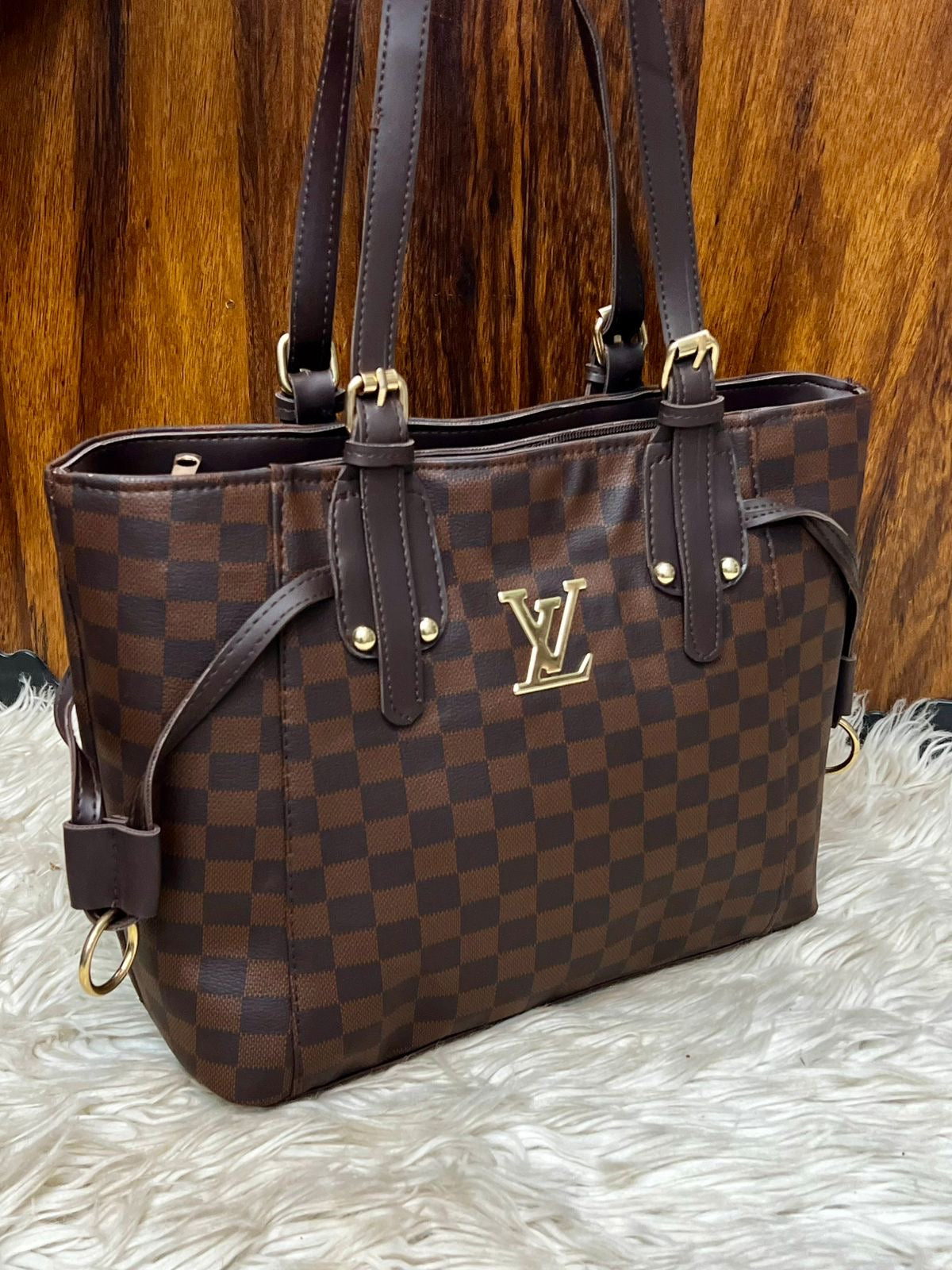 LV TOTES