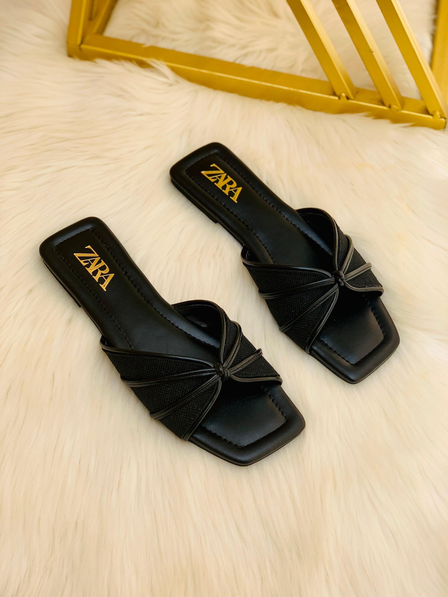 Zara jutt Flats