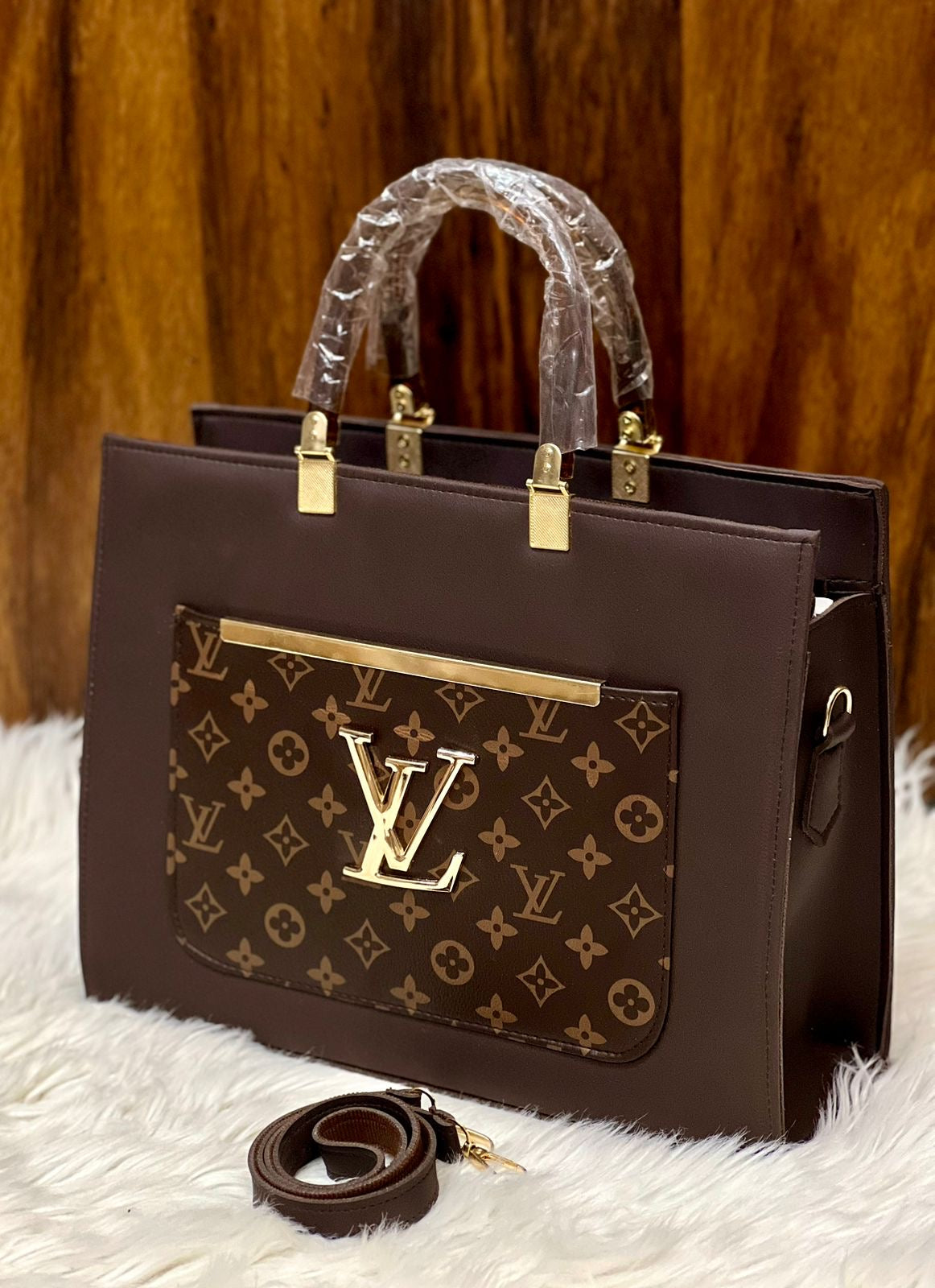 LV TOTES