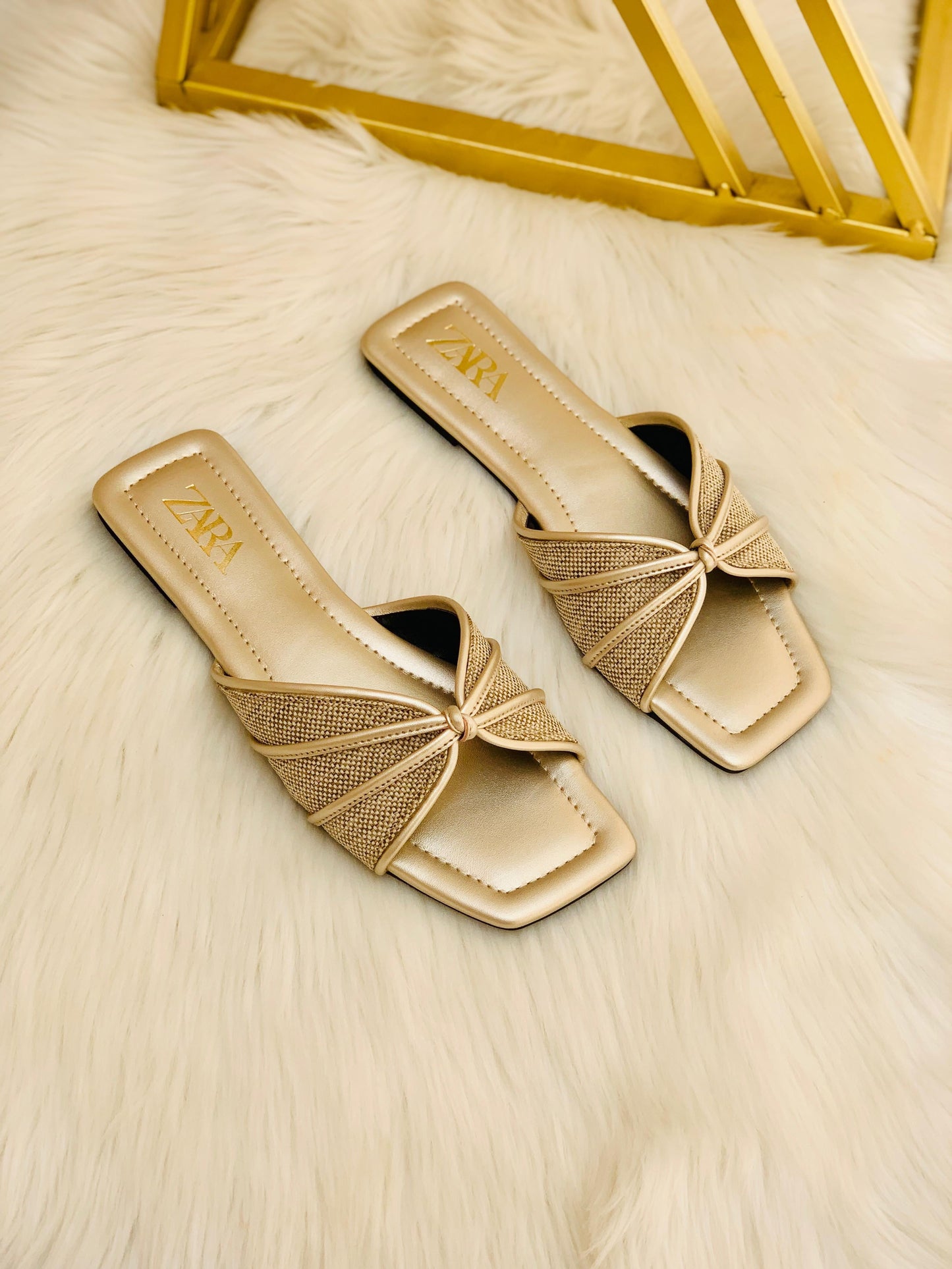 Zara jutt Flats