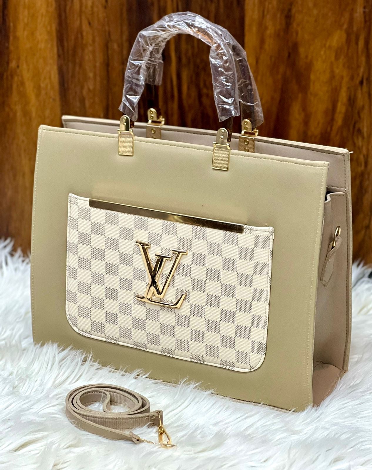 LV TOTES