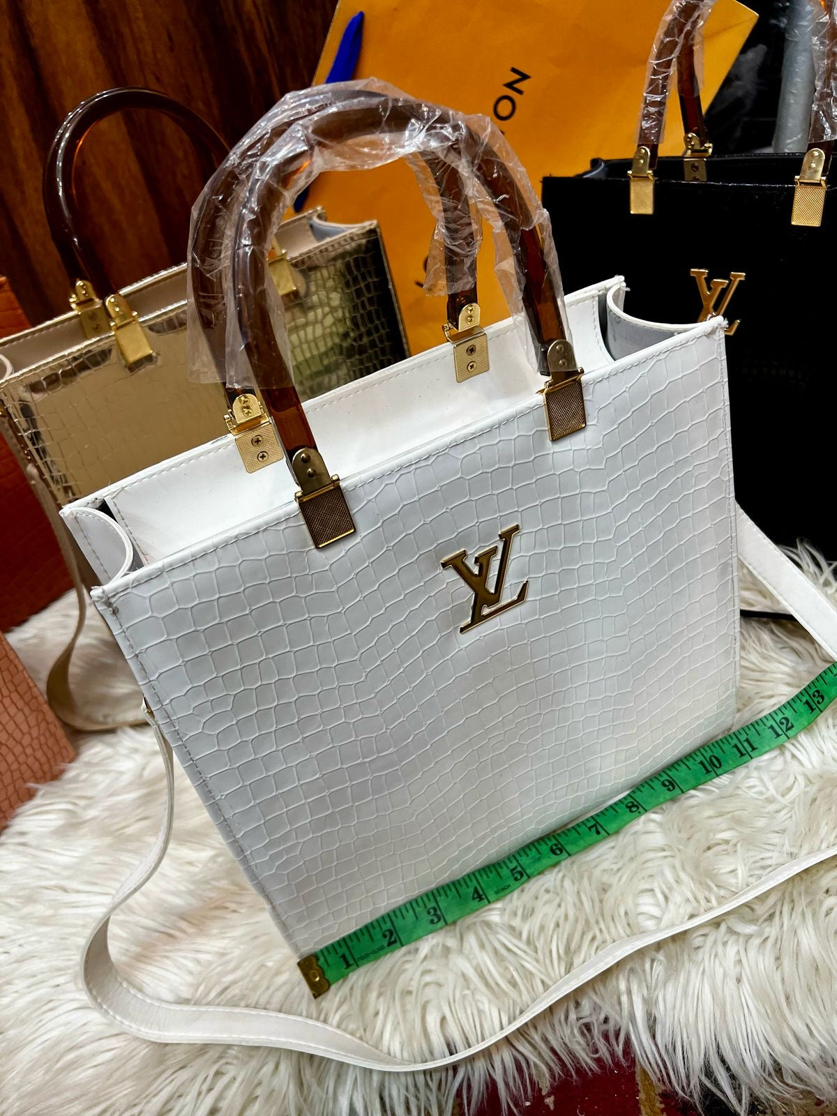 LV TOTES