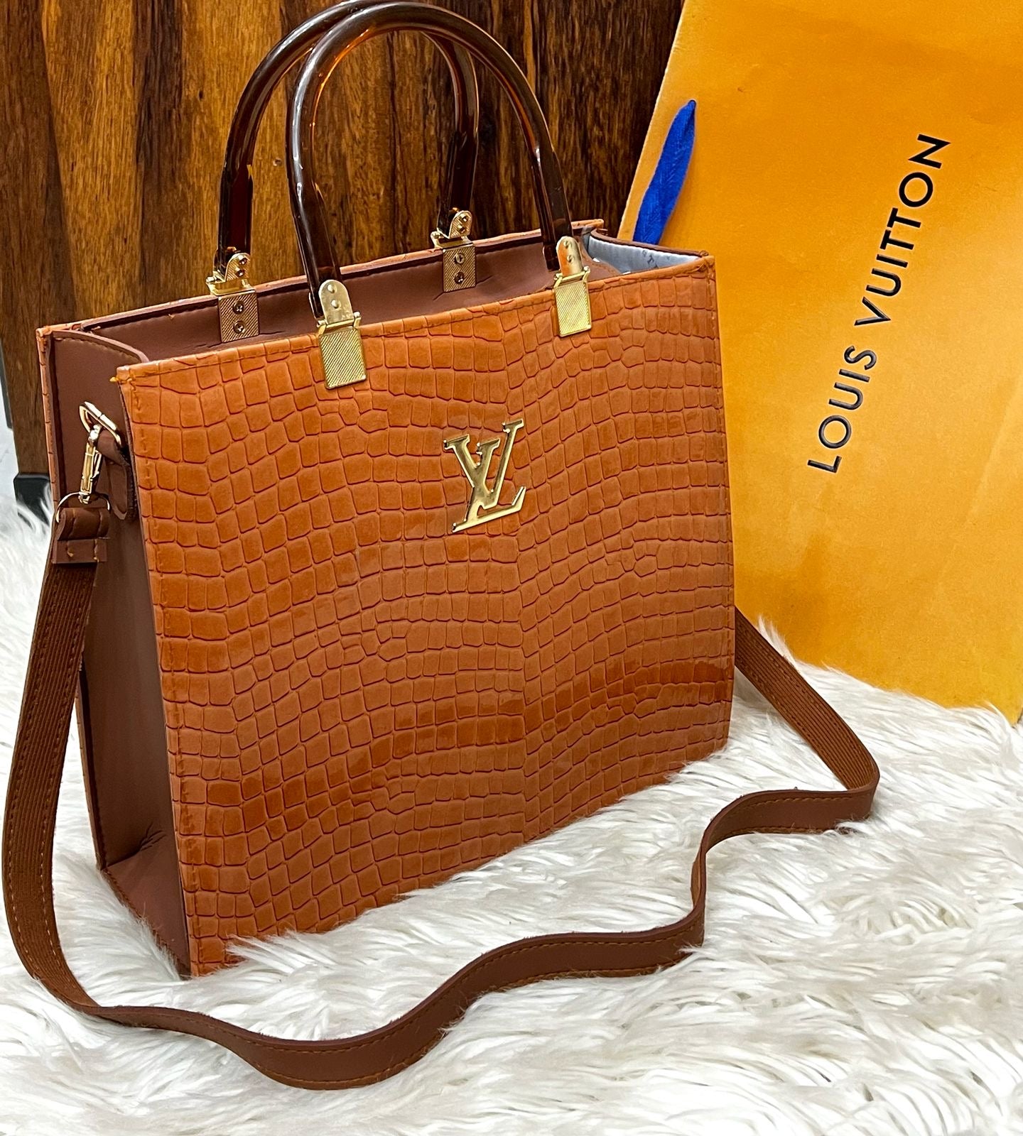 LV TOTES