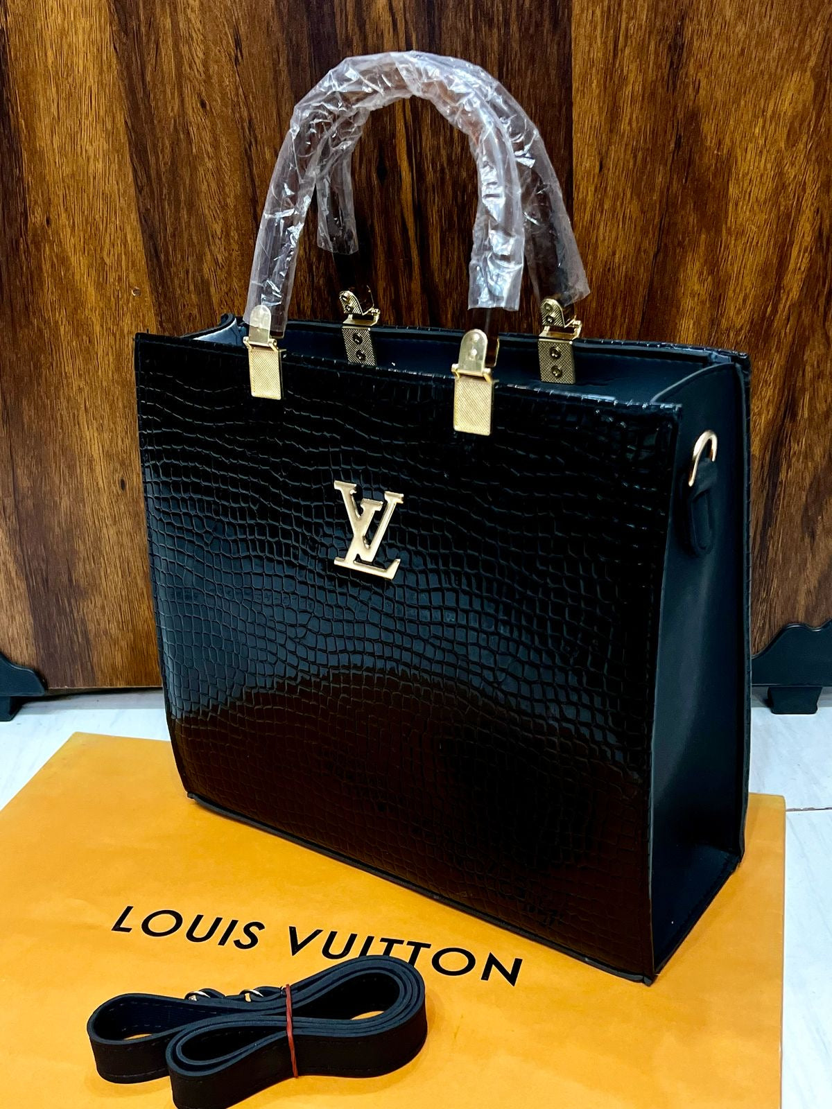 LV TOTES