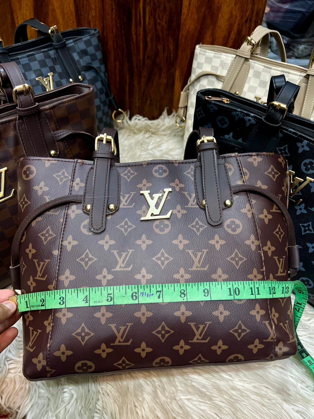 LV TOTES