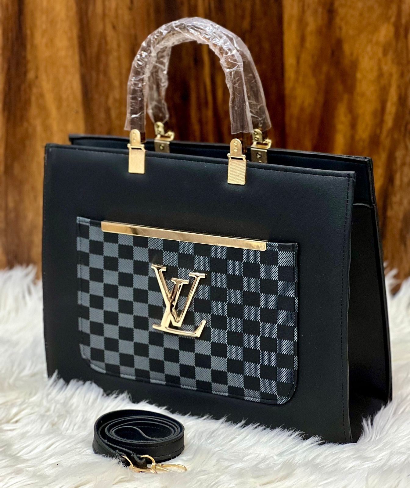 LV TOTES