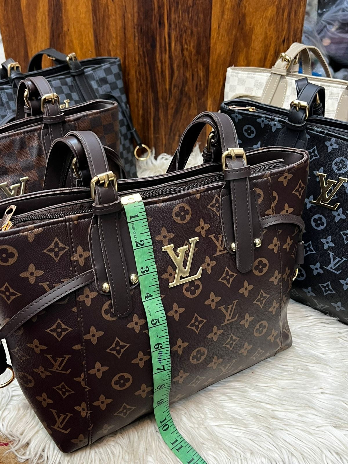 LV TOTES