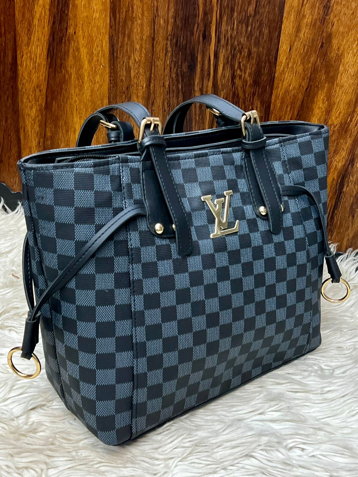 LV TOTES