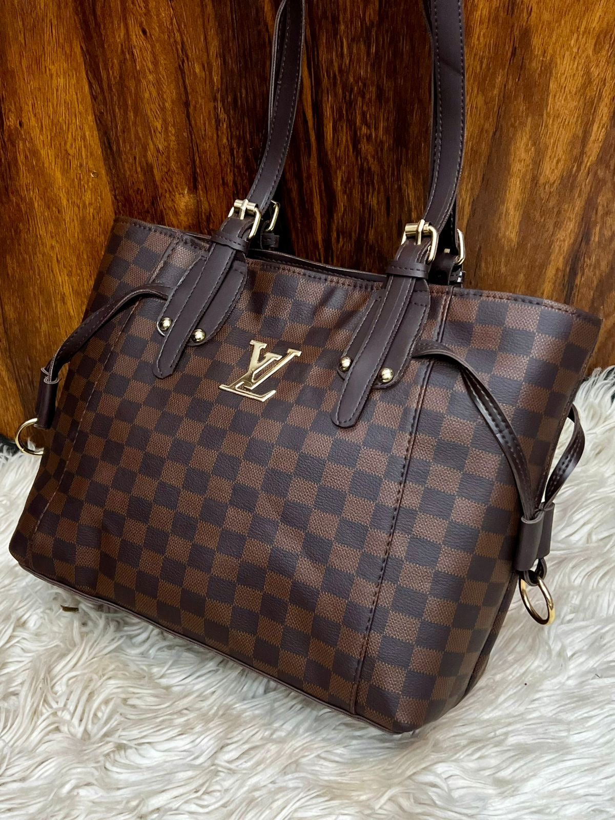 LV TOTES