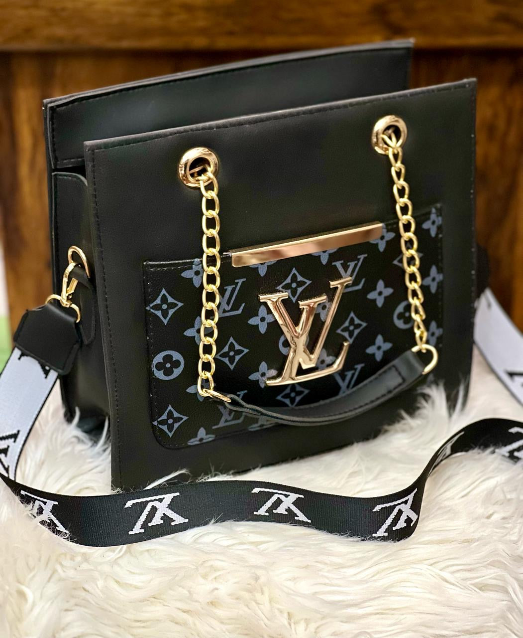 LV TOTES