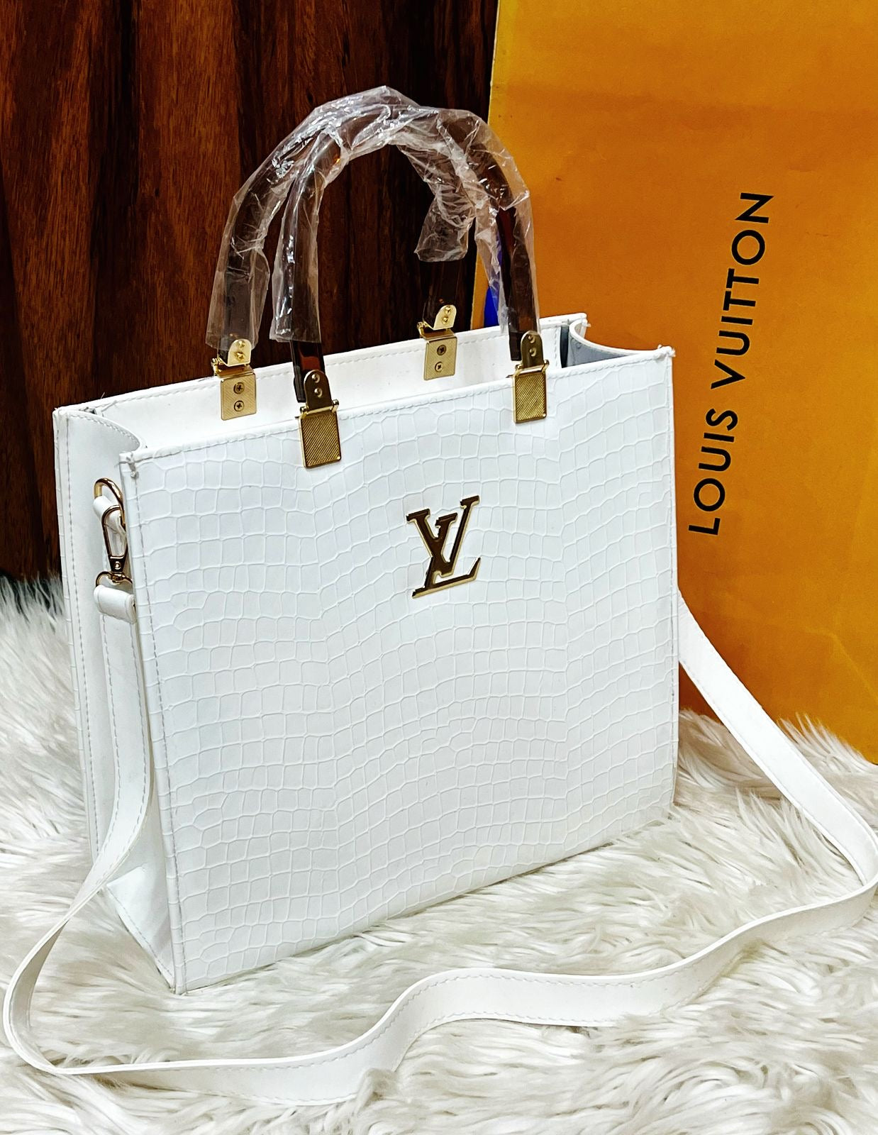 LV TOTES