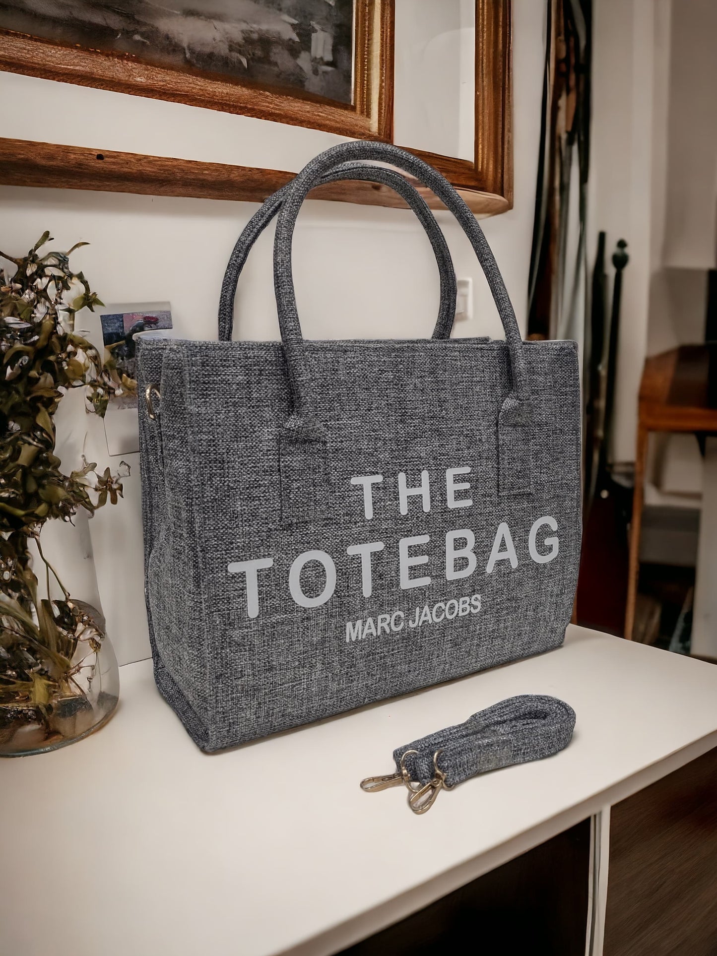 THE TOTE BAG